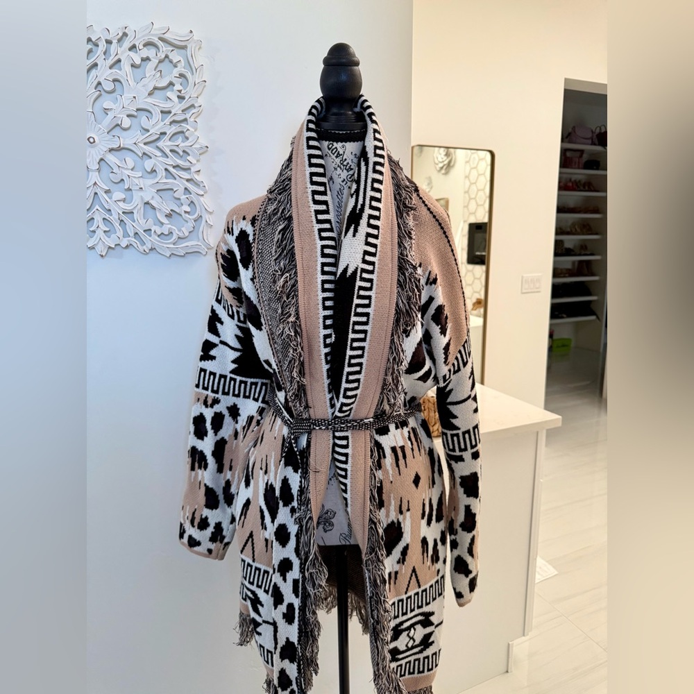 Chic Geometric Silk & Salt Black and Cream Cardigan